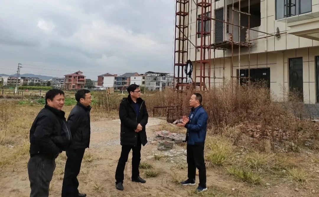 广丰区检察院肖连华检察长到霞峰镇联系指导村(社区)"